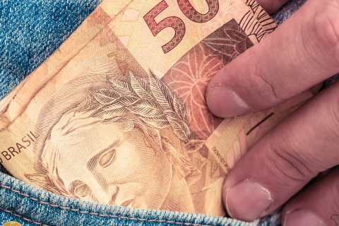 ECONOMIA : Lula assina reajuste do salário mínimo, e a partir de 2025, será de R$ 1.518