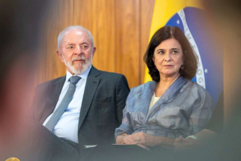 Lula confirma saída de Nísia Trindade e confirma Padilha na Saúde