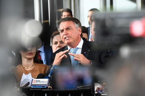 Bolsonaro elogia Trump, após tarifaço dos EUA contra o Brasil