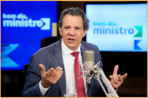 Lula não vai 'abanar o rabo' e dizer 'I love you' para Trump como fazia Bolsonaro, diz Haddad