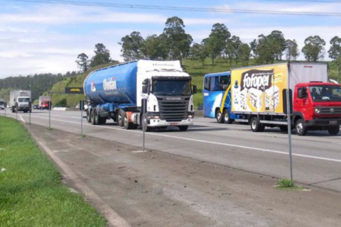 Governo e caminhoneiros fecham acordo e evitam paralisação nacional