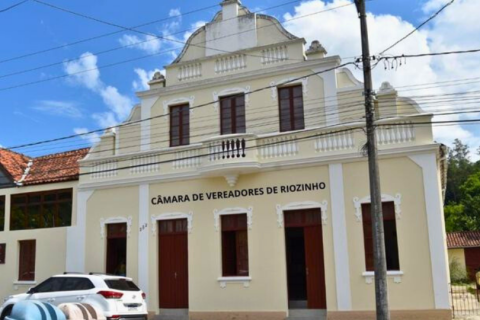 Justiça cassa mandatos de dois vereadores e diplomas de cinco suplentes em Riozinho