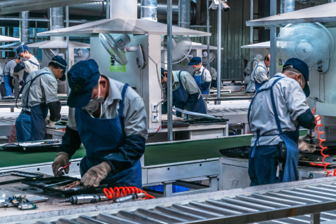 Indústria brasileira gerou 241,8 mil empregos e abriu 30,3 mil empresas em 2023