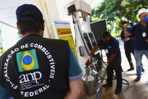 Governo do Brasil organiza PF, ANP e Procon's para fiscalizar preços de combustíveis
